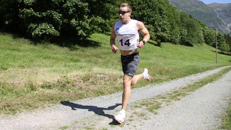 Olav Erling Aaland vinner Hellesyltløpet 2023. Han var 2 minutt og 25 sekund foran nummer to