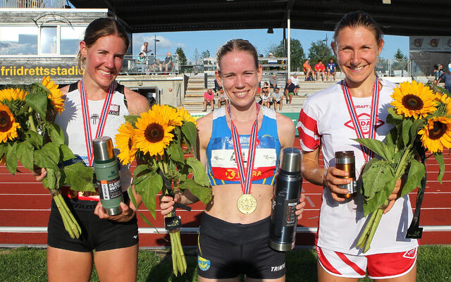 Hanne Mjøen Maridal (midten) tok gullet, mens sølvet gikk til Maria Sagnes Wågan (til venstre) og bronsen til Mathilde Theisen. (Foto: Kjell Vigestad)