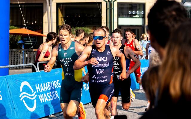 Kristian Blummenfelt var akkurat ikke rask nok på løpedelen i sprint-VM i Hamburg. Bergenseren ble nummer 4 etter sterk sykkeldel. (Foto: Eirik Berg Mero)