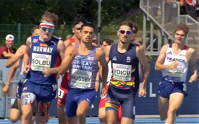 Ole Jakob Solbu kom på utsiden i siste sving og sikret seg en finaleplass på 800 meter. (Skjermdump fra European Athletics)