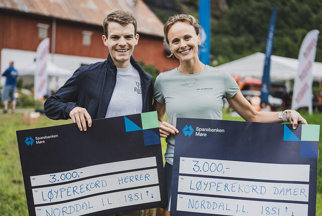 Både herrevinner Jonas Hesthaug og damevinner Henriette Lund satte løyperekorder i Norddal Skyrace. (Alle foto: Hyke Studio)