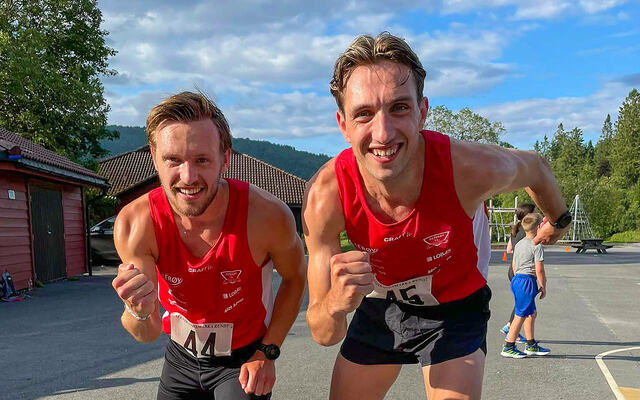 Ingenting å seia på humøret til Jonas Lillejord og Trygve Feidje Mjelde etter målgang. (Foto: Helga Reigstad)