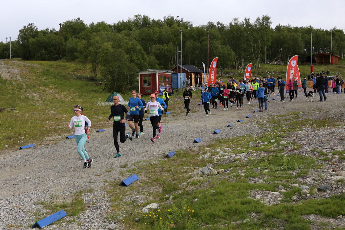 Start første runde i Arctic Backyard Kirkenes. (Foto: Eirin Bugge)