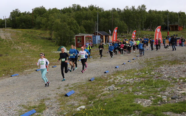 Start første runde i Arctic Backyard Kirkenes. (Foto: Eirin Bugge)