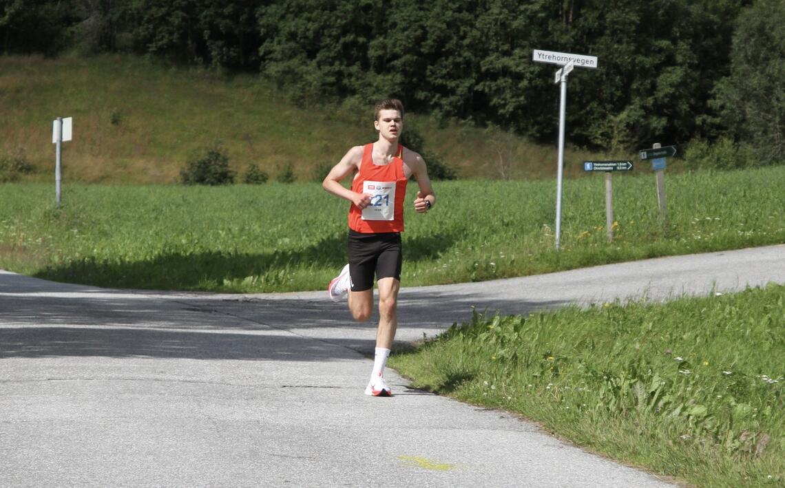 Lars-Martin Melheim, Olden IL vant 10 km under Hornindalsvatnet Maraton på tiden 32.12