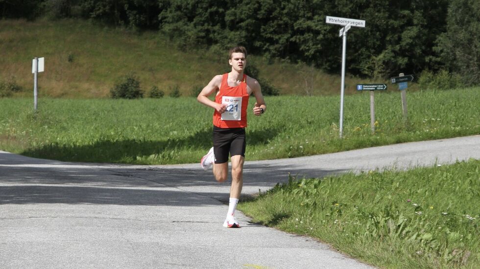 Lars-Martin Melheim, Olden IL vant 10 km under Hornindalsvatnet Maraton på tiden 32.12
