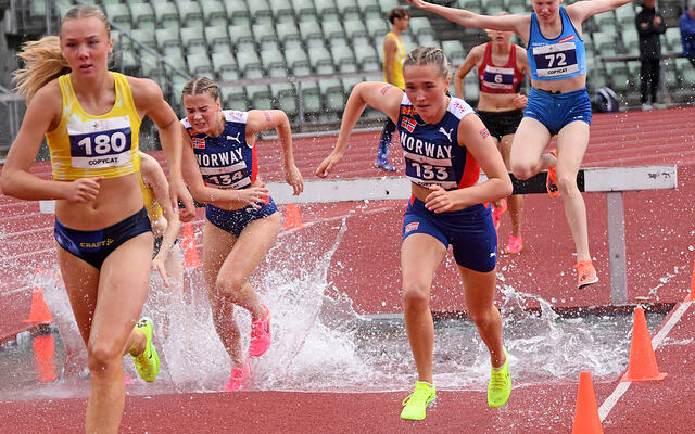 Maiken Prøitz og Thea Charlotte Knutsen ble to og fire på 3000 meter hinder. (Foto VESTPRESS)