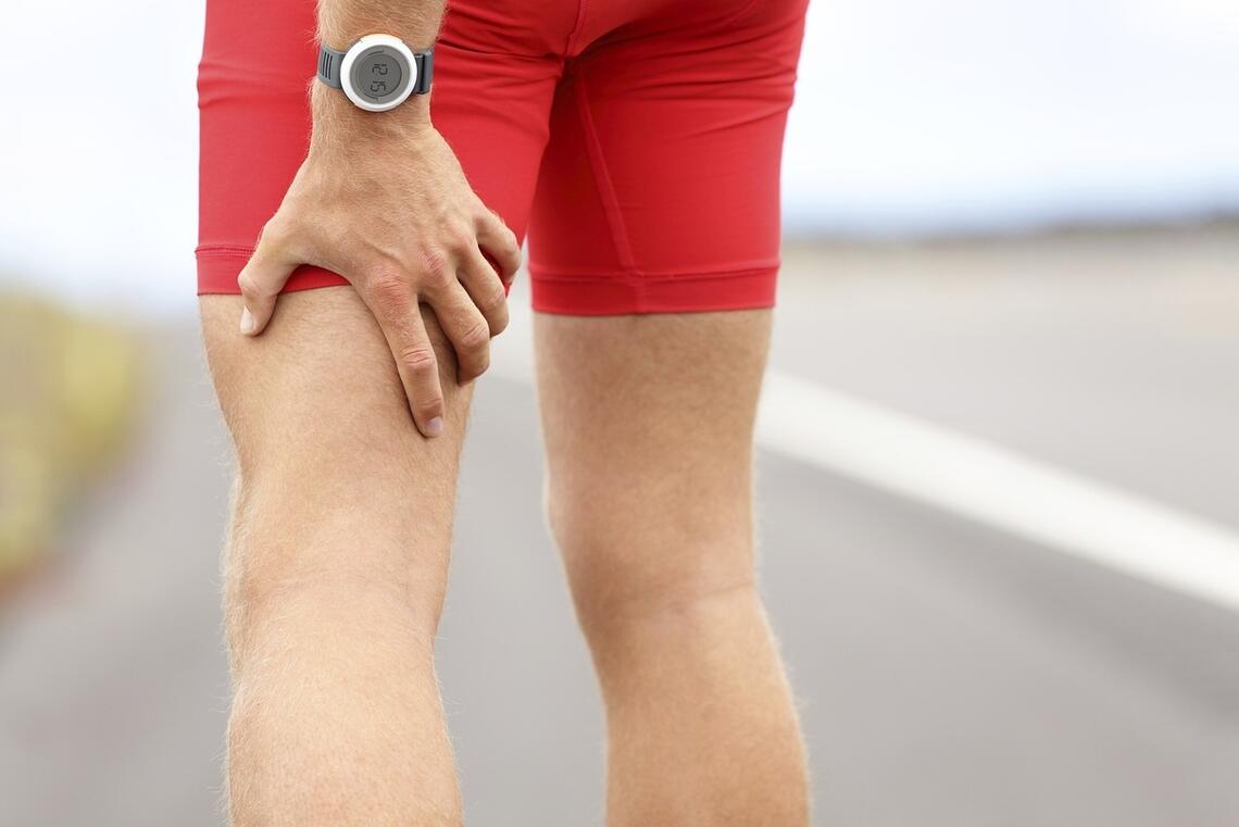 Smerter i hamstring (baksiden av låret) virker å være et problem mange løpere sliter med. Men det finnes løsninger. (Illustrasjon: Ernesto Eslava / Pixabay)