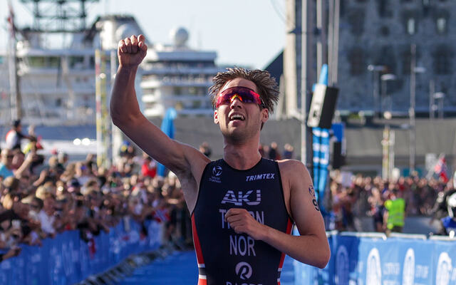 Jubel på hjemmebane: Vetle Bergsvik Thorn kunne juble over å ta bronseplassen på hjemmebane under Bergen World Cup Triathlon i fjor. (Foto: Arne Dag Myking)