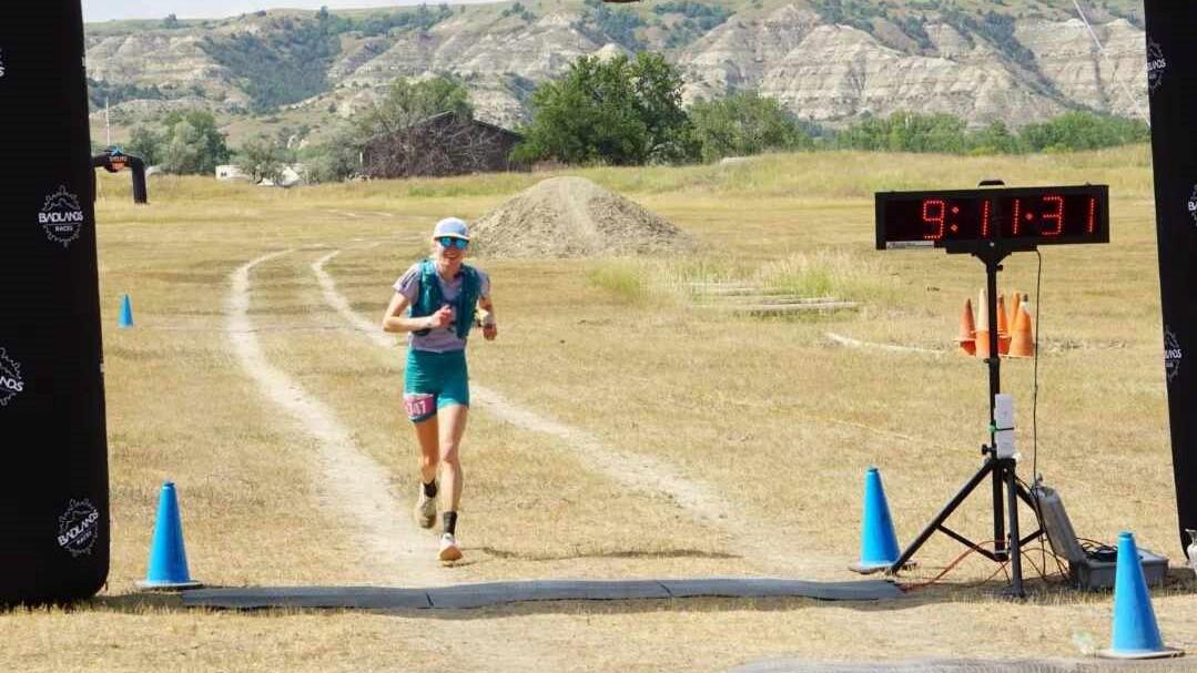 Ida Meli Narbuvoll i mål på sitt andre og hittil lengste ultraløp i North Dakota 29. juni (Arrangørfoto)