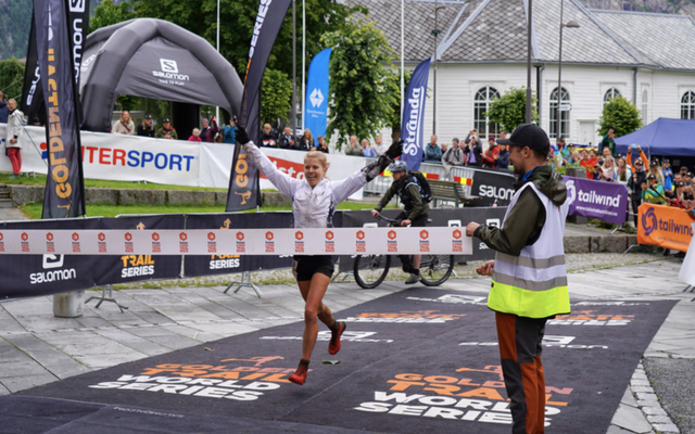 Sophia Laukli vinner av 25 km i 2022. Foto: Arild Solberg / Stranda Fjord Trial Race