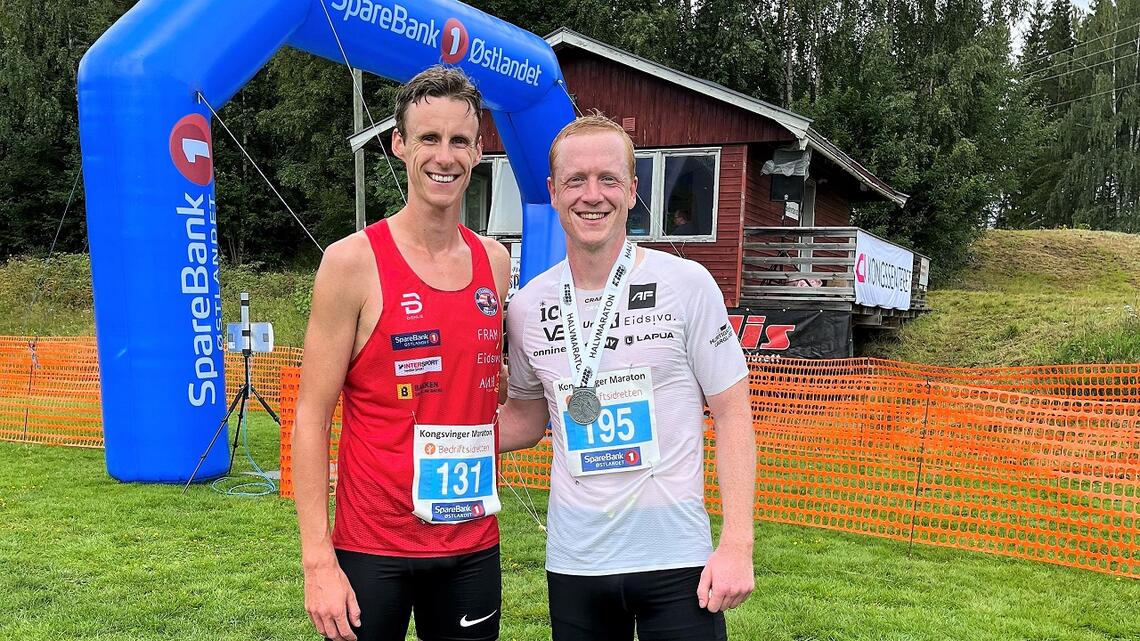 Magnus Torp Antonsen og Johannes Thingnes Bø etter løpet på Sæter gård lørdag. (Foto: Heidi Aarstad)