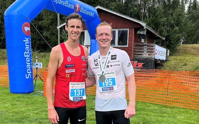 Magnus Torp Antonsen og Johannes Thingnes Bø etter løpet på Sæter gård lørdag. (Foto: Heidi Aarstad)
