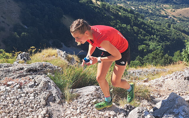 Ingeborg Synstnes Hole vant to soleklare gullmedaljer da VM i Skyrunning ble arrangert i Italia denne helga. (Foto: Terje Hole).