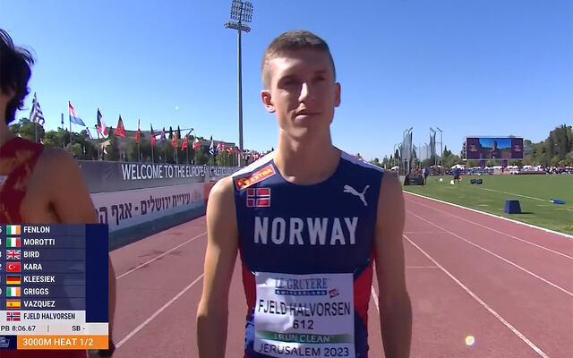 Andreas Fjeld Halvorsen tok to sølvmedaljer da han løp U18-EM på samme bane i Jerusalem i fjor. Nå er han finaleklar på 3000 m i U20-EM. (Foto: European Athletics' streaming)