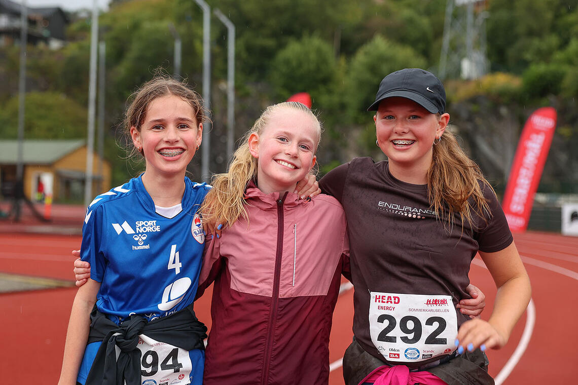 Erle Grytten Øen, Oline Tilling Andersom og Olivia Bull Wingaard har alle gjennomført 5 km. (Alle foto: Arne Dag Myking)