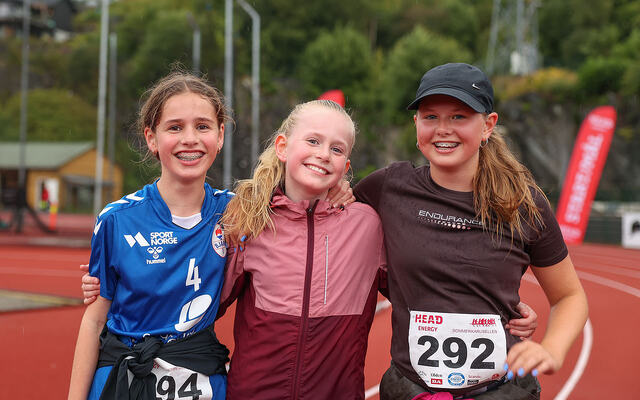 Erle Grytten Øen, Oline Tilling Andersom og Olivia Bull Wingaard har alle gjennomført 5 km. (Alle foto: Arne Dag Myking)