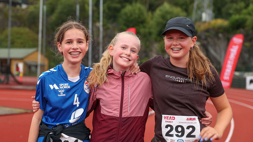 Erle Grytten Øen, Oline Tilling Andersom og Olivia Bull Wingaard har alle gjennomført 5 km. (Alle foto: Arne Dag Myking)