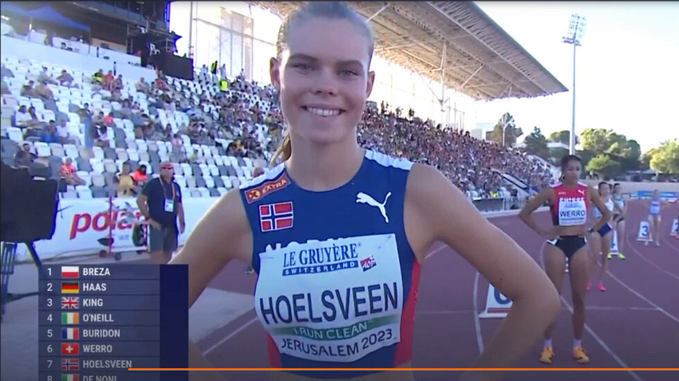 Malin Hoelsveen er klar for sitt kvalifiseringsheat på 800 meter i U20-EM. (Foto: skjermprint AllAthletics)