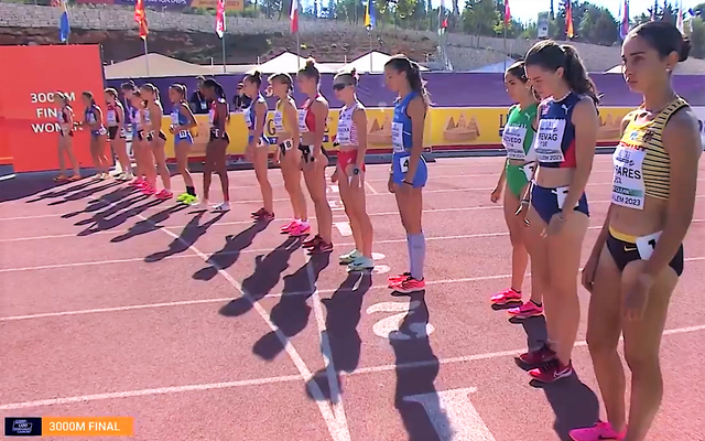 Anna Marie Nordengen Sirevåg (nr. 2 fra høyre) på start sammen med 16. andre løpere onsdag morgen. (Skjermbilde fra All Athletics streaming)