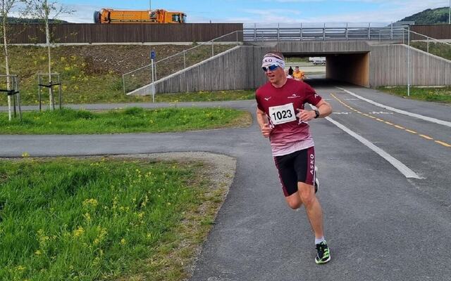 Henning Mortensen i aksjon i Mjøsparkløpet i Brumunddal før sommerferien. (Foto: Thomas Pedersen)