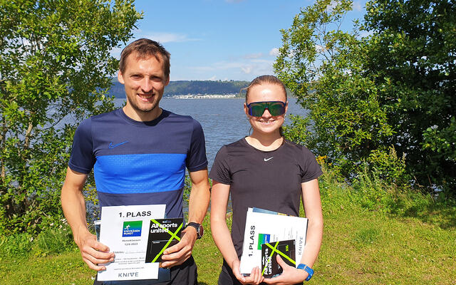 Robert Bergstå og Tuva Meinke Kylland kunne glede seg over både seier og fine premier i Kniveåsen Rundt. (Foto: Runar Gilberg)