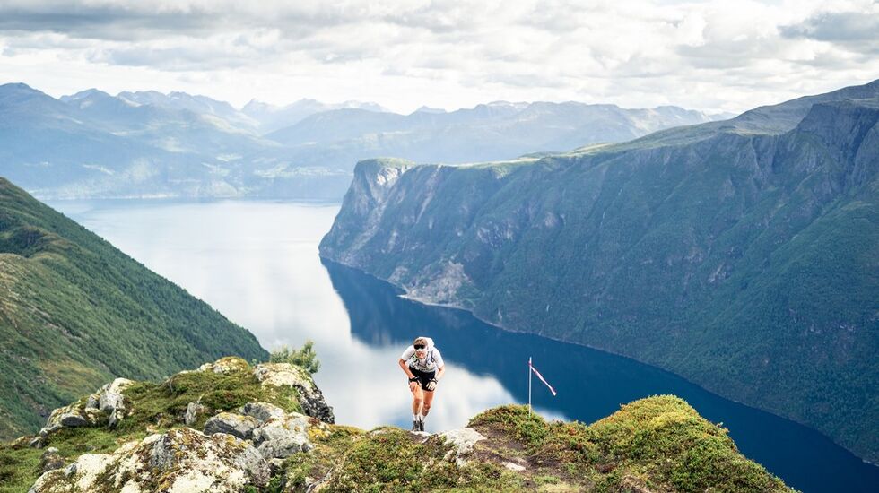 Utsikt over Sunnylvsfjorden. Vinner og ny løyperekord på 48 km av Aasmund Steien. (Foto: SFTR / Pontus Stigberg)