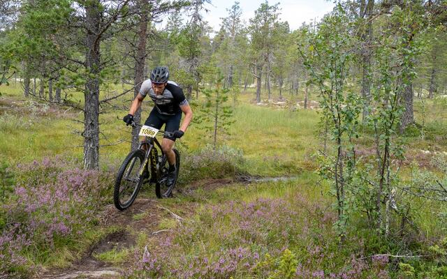 Fra TransØsterdalen i 2023 da rittet levde farlig noen få dager etter uværet «Hans». Arrangørene hev seg rundt, og Bjørn-Vidar Suhr kunne tråkke inn til seier etter tre dager i justerte traséer. (Foto: Håkon Trønnes)