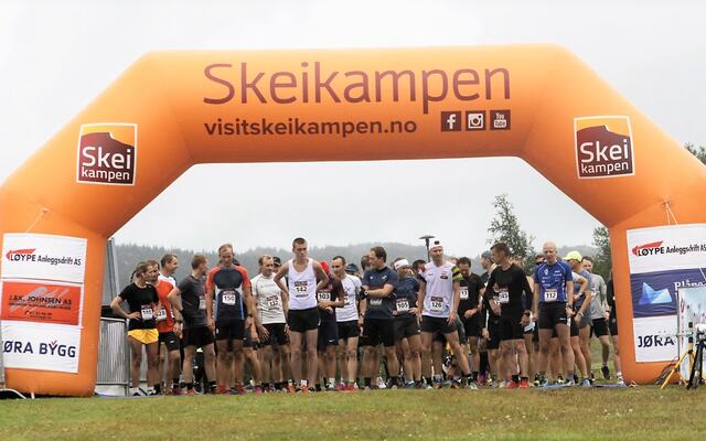 De fleste stilte til start på den lengste løypa rundt Skeikampen. (Foto: Gunhild Arnekleiv, Fotogull)