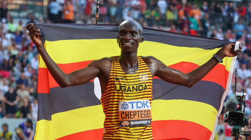 Joshua Cheptegei kunne juble for sitt tredje VM-gull på 10000 m. (Alle foto: Arne Dag Myking)