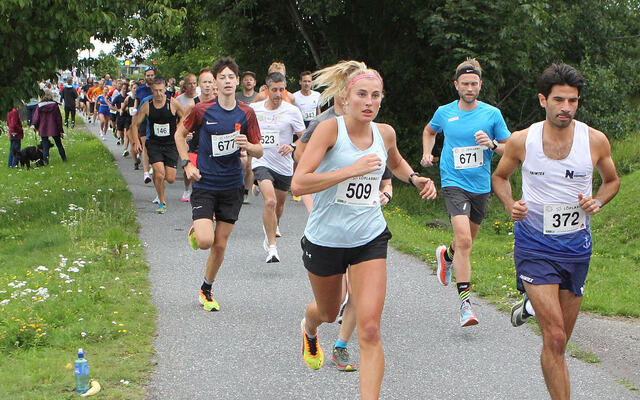 Kristina Axelsson (509) satte løyperekord i fjor med 1.24.59 i den varierte løypa som går på en blanding av sti, kjerreveg og asfalt. (Foto: Kjell Vigestad)