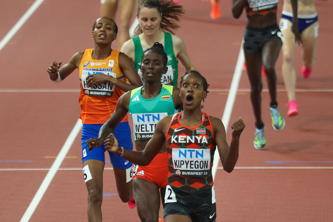 Faith Kipyegon kunne juble for sitt tredje VM-gull på 1500 m. (Alle foto: Arne Dag Myking)