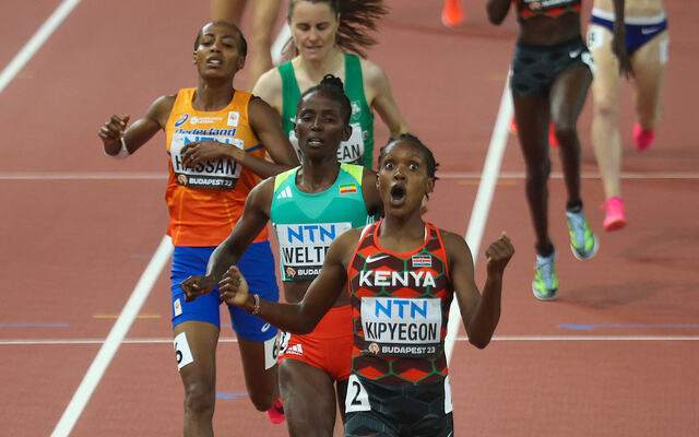 Faith Kipyegon kunne juble for sitt tredje VM-gull på 1500 m. (Alle foto: Arne Dag Myking)