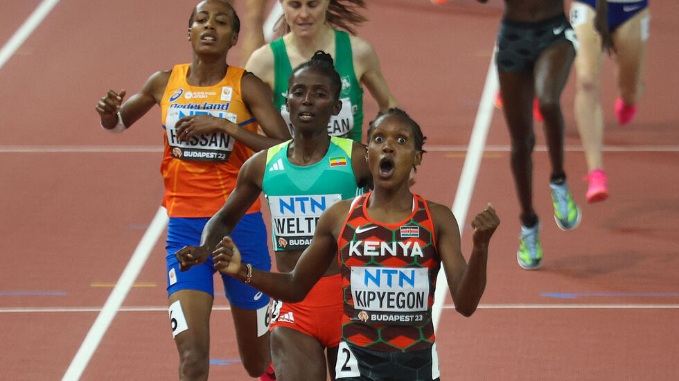 Faith Kipyegon kunne juble for sitt tredje VM-gull på 1500 m. (Alle foto: Arne Dag Myking)