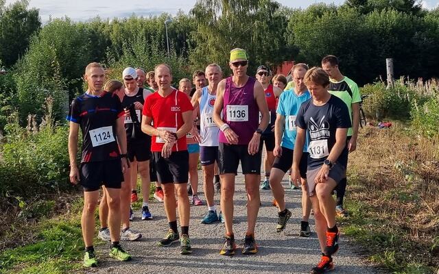 Startklare løpere til Hobergløpet, et nytt løp i Hamarkarusellen. (Foto: Thomas Pedersen)