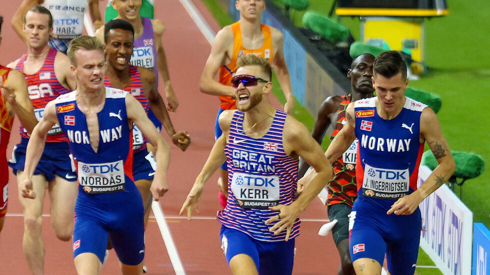 Josh Kerr kryssa mållinja som førstemann, mens Jakob Ingebrigtsen så vidt holdt unna for Narve Gilje Nordås. (Alle foto: Arne Dag Myking)