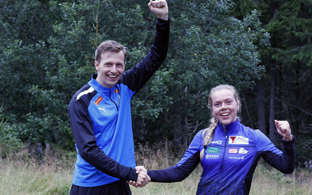 Tydelig fornøyd kunne Leif Christian Tallaksen og Karoline Erdal juble over hver sin seier i Flømyrløpet i kveld, slik de også ble i Mesnaelva Opp, det siste løpet i Sørdalskarusellen før sommeren.