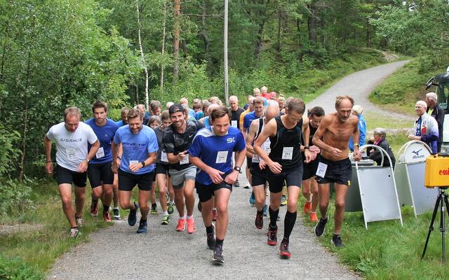Fra starten på lang løype. (Foto: Sverre Larsen)