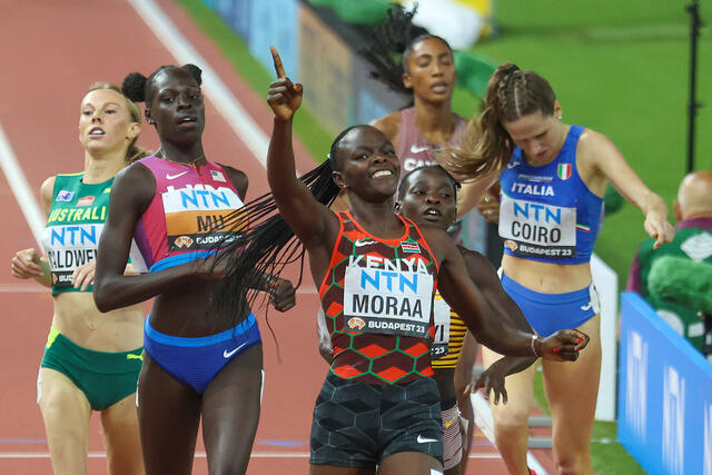 Mary Moraa jubler for heatseieren, men den som imponerte aller mest var Athing Mu som tok seg til finalen til tross for et nestenfall. (Alle foto: Arne Dag Myking)