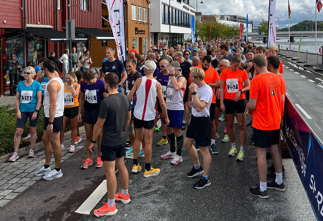 Spent før start i Mandal maraton 2023. (Foto: Mandal Maraton)
