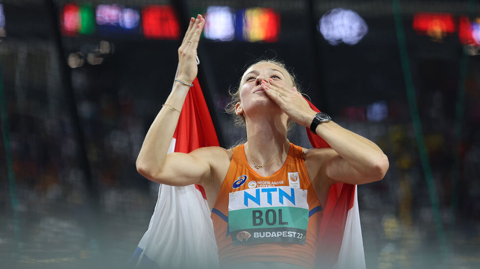 Femke Bol takket publikum med slengkyss etter sin seier på 400 meter hekk. (Alle foto: Arne Dag Myking)