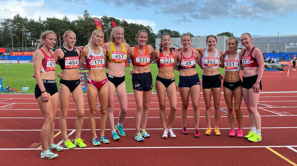 Hele feltet fra kvinnenes U23 etter løp. (Foto: Thomas Patey)
