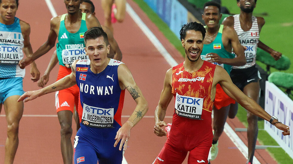 Det var først med ca. 10 meter igjen at Jakob Ingebrigtsen passerte Mohamed Katir og dermed sikra seg sitt andre VM-gull på 5000 m. (Alle foto: Arne Dag Myking)