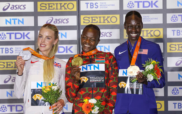 Mary Moraa mottok gullet, mens sølvet gikk til Keely Hodgkinson og bronsen til Athing Mu. (Alle foto: Arne Dag Myking)