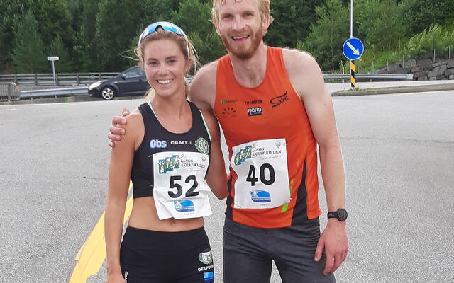 Først i mål: Kristine Lande Dommersnes var raskest av alle mens Nils Haktor Bua ble nr. 2 over målstreken og vant herreklassen. (Foto: Olav Samland)