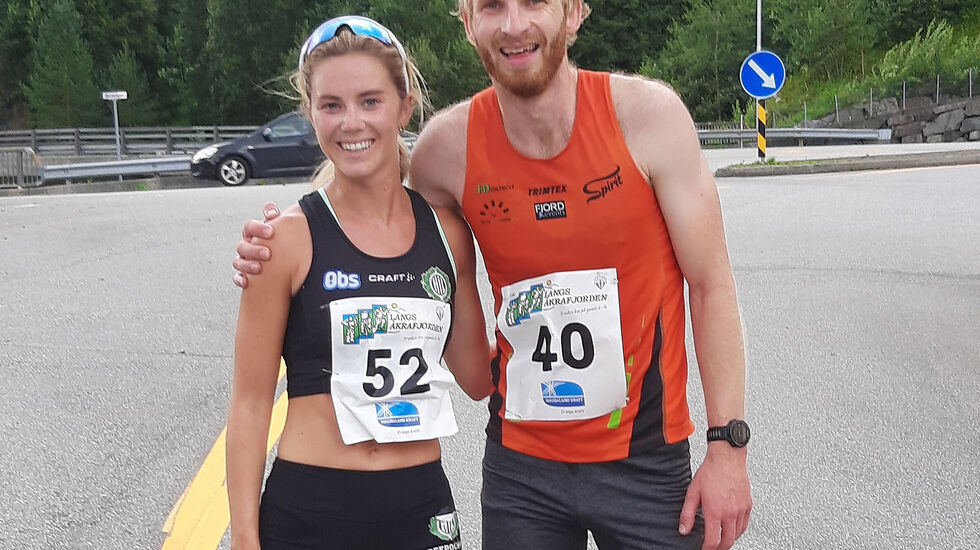 Først i mål: Kristine Lande Dommersnes var raskest av alle mens Nils Haktor Bua ble nr. 2 over målstreken og vant herreklassen. (Foto: Olav Samland)