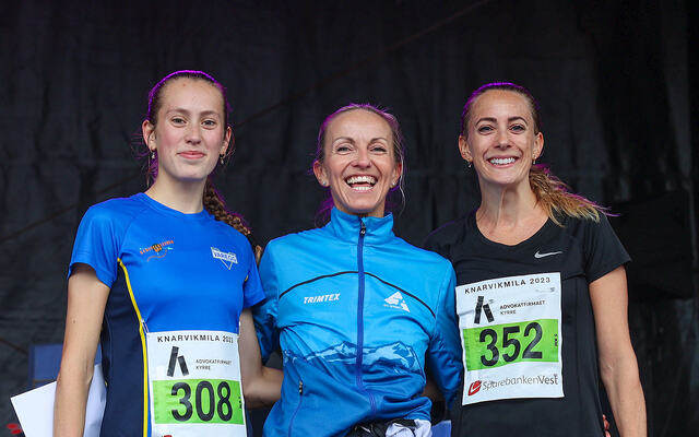 Premiepallen kvinner 5 km i Knarvikmila: Bethine Carlsen, Anita Iversen Lilleskare og Anne Skudal Dolvik. (Alle foto: Arne Dag Myking)