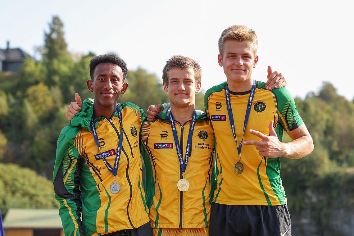 Ullensaker/Kisa tok alle medaljene i klasse G-17 på 3000 meter i UM: Nahom Tesfalem Tewelde, Kristian Bråthen Børve og Teodor Hansen. (Alle foto: Arne Dag Myking)
