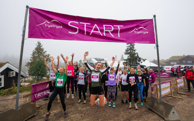 Stor stemning i Fageråsen før start på 6 km med årets rekordsetter Liv Tone Heramb i første rekke. (Foto: Jonas Sjögren/Destinasjon Trysil)