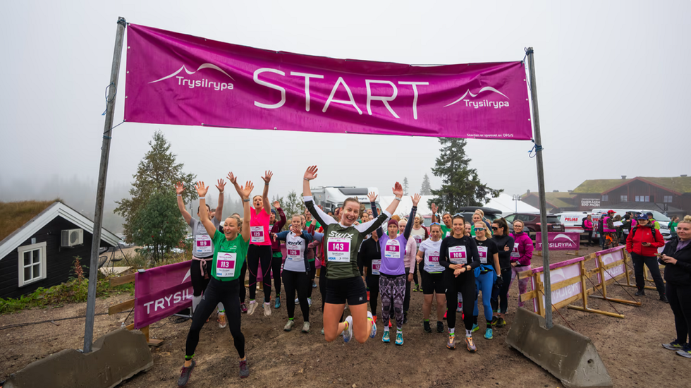 Stor stemning i Fageråsen før start på 6 km med årets rekordsetter Liv Tone Heramb i første rekke. (Foto: Jonas Sjögren/Destinasjon Trysil)